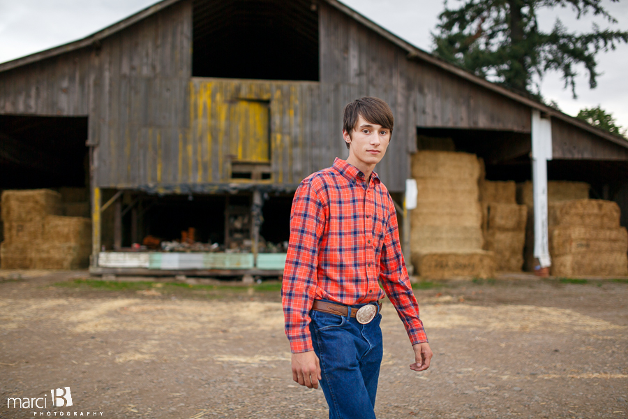 Corvallis senior portrait photography - barn - farm