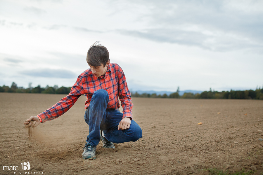 Corvallis senior photos - farm