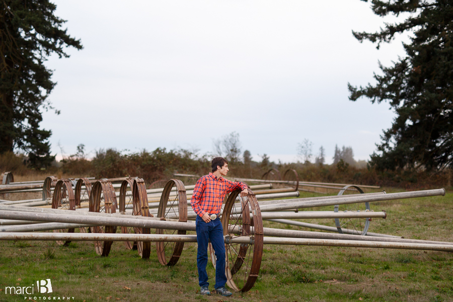 Corvallis senior pictures - farm