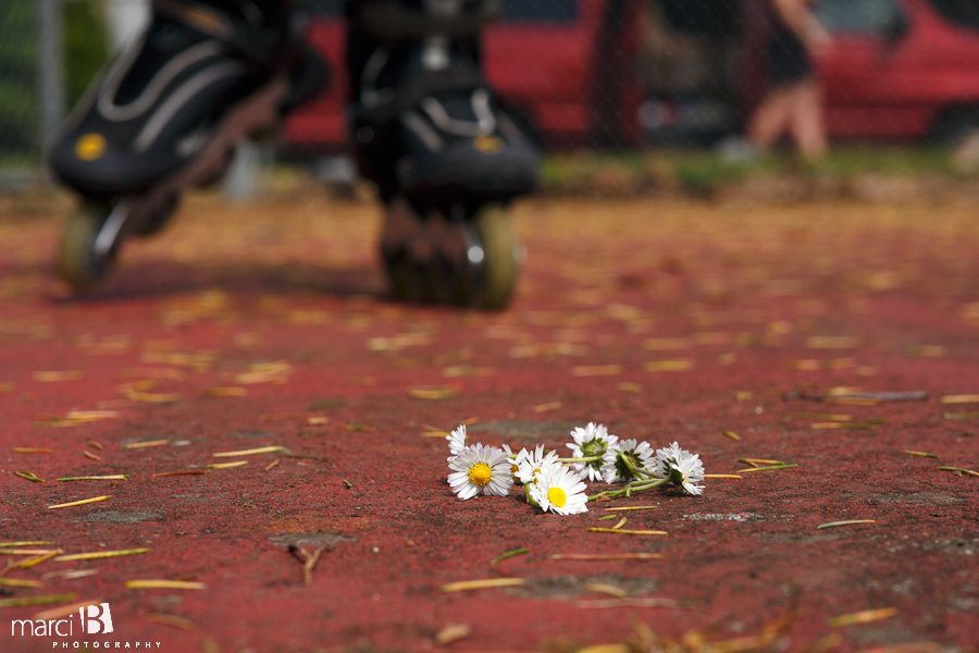 Lifestyle photography - kids -  daisy chains