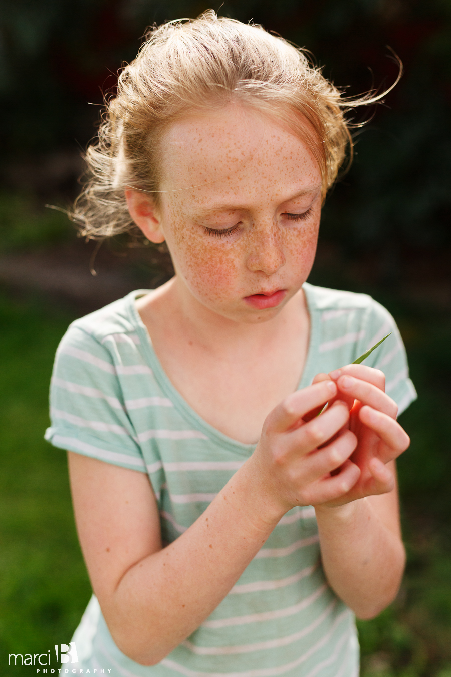 Lifestyle photography - child - blowing a blade of grass