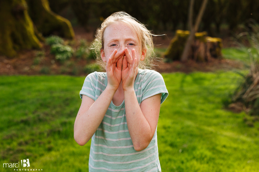 Lifestyle photography - child - blowing a blade of grass