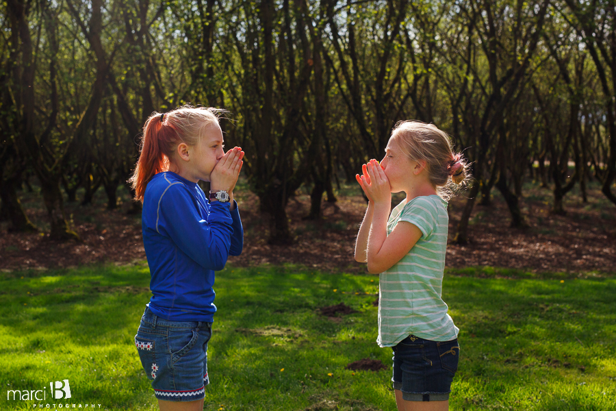 Lifestyle photography - children - blowing a blade of grass