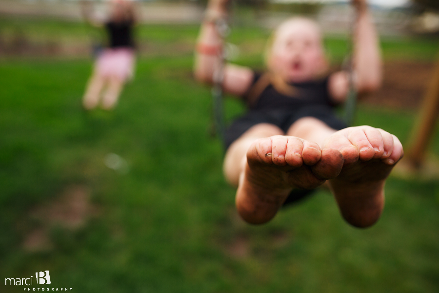 Lifestyle photography - kids - green grass