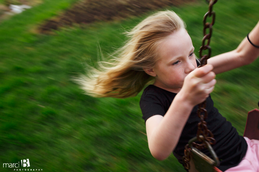 Lifestyle photography - kids - swinging