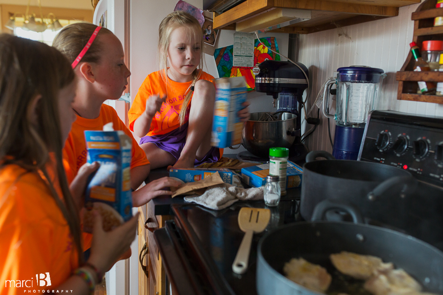 Lifestyle photography - kids - cooking