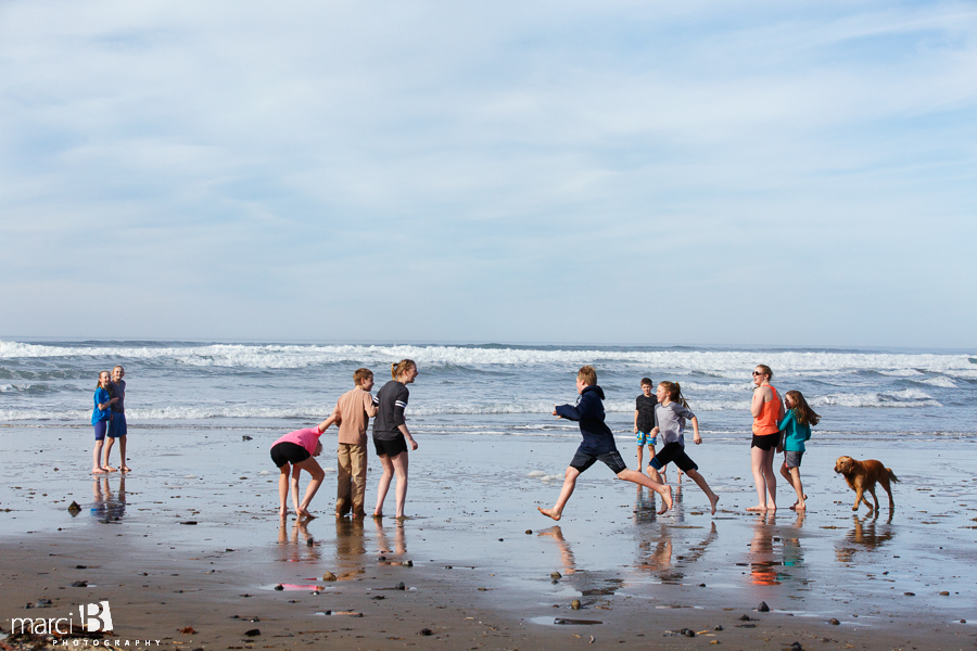 Oregon coast - kids at the beach - tag on the beach