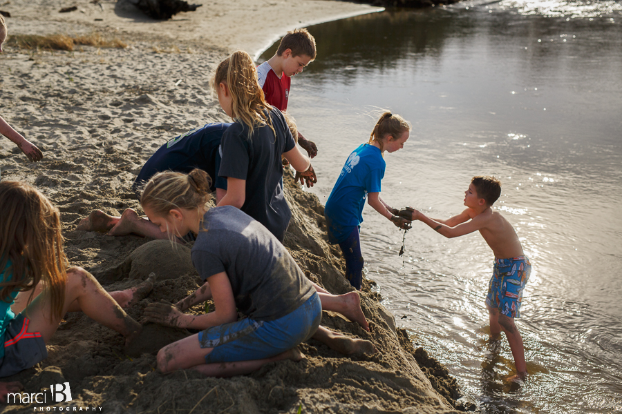 Oregon coast - kids at the beach - working together