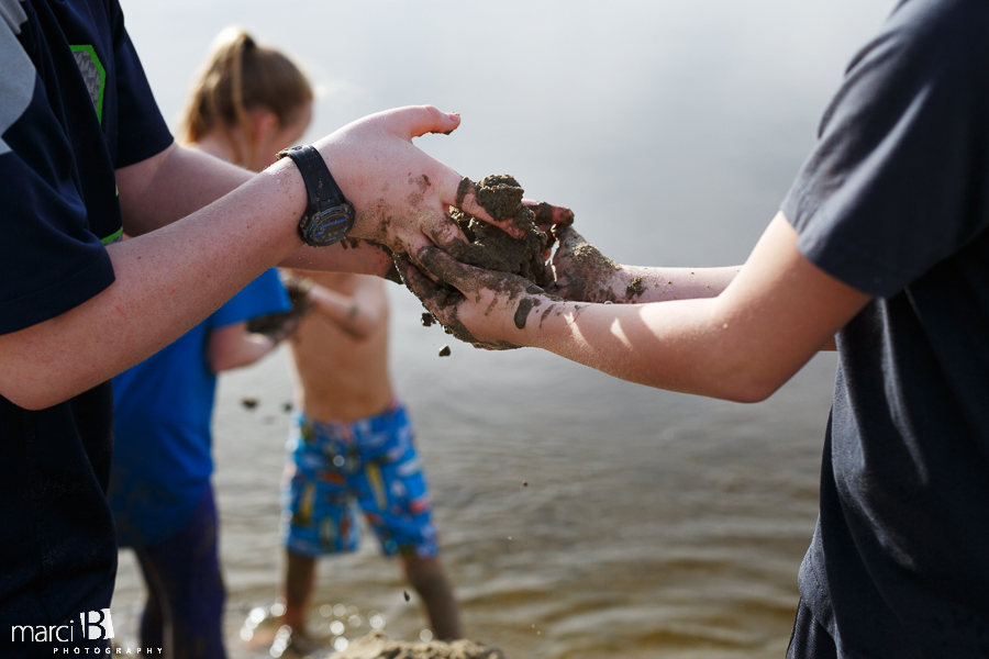 Oregon coast - kids at the beach - working together