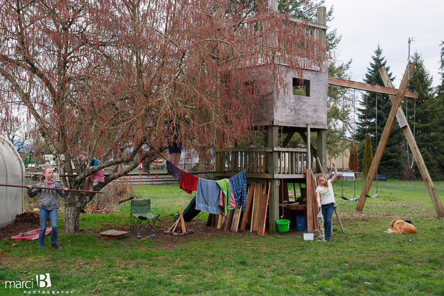 kid's photos - making a fort - playing outside