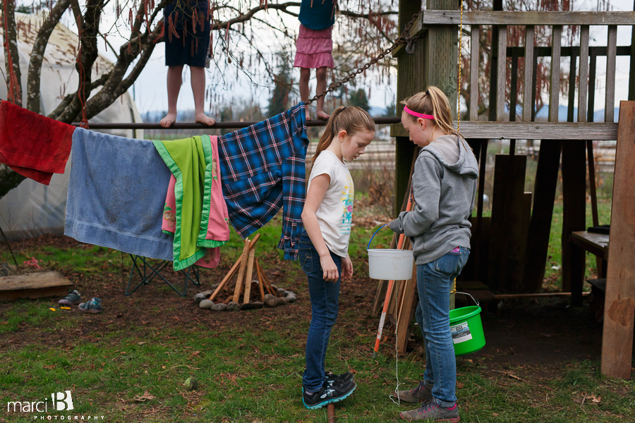 kid's photos - making a fort - playing outside