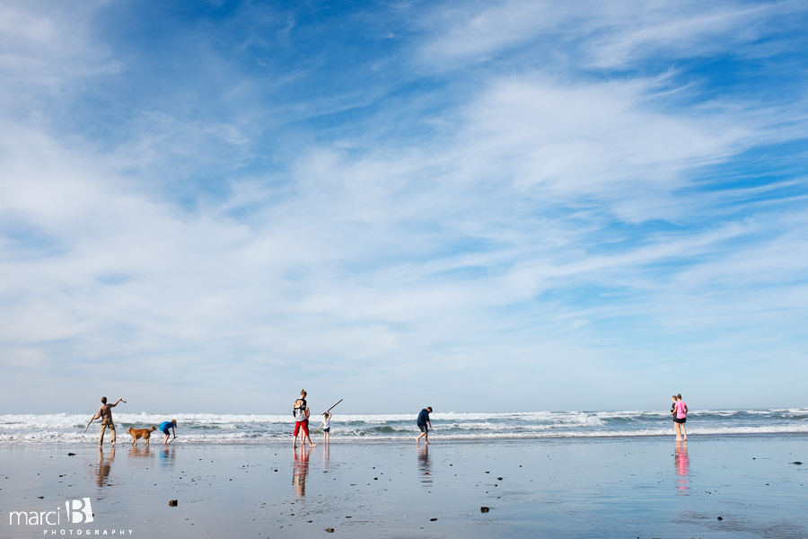 Oregon coast - kids at the beach