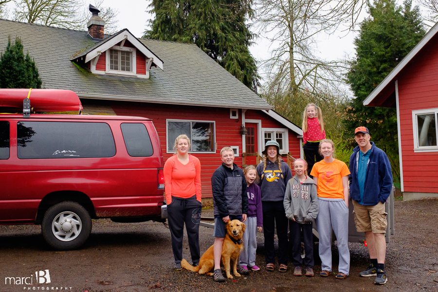 Family roadtrip - kayaks - adventure with kids